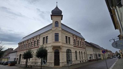 Sanierte Wohnung in schönem Altbau * Einbauküche * Wannenbad mit Dusche