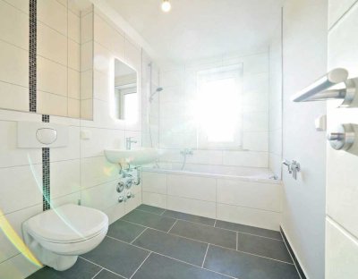 Aufgepasst - Hochwertig sanierte 3-Raum-Wohnung mit Süd-Balkon in saniertem Altbau-Mehrfamilienhaus