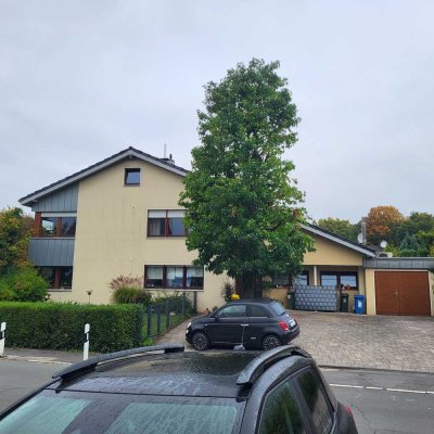 Attraktive 120 m² Wohnung mit ausgebautem Dachboden, Garage im Oberhausener Norden