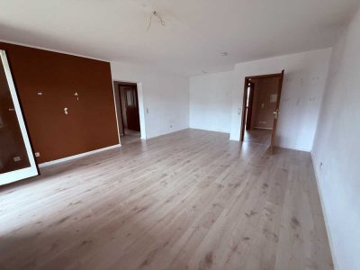 Modernisierte Wohnung mit drei Zimmern und Balkon und Terrasse in Birkenfeld