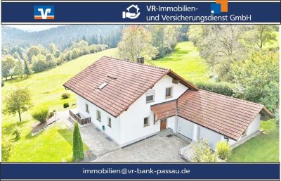 "Privilegiert leben in naturnaher Wohnlage" - Charmantes Familiendomizil mit großem Grundstück und f