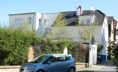 Individuelle 2-Zimmer-Dachgeschosswohnung im Zweifamilienhaus mit kleinem Balkon  in Nieder-Olm