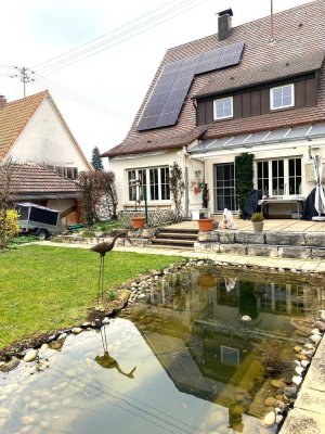 Gepflegtes Einfamilienhaus in zentraler Lage mit großem, idyllischen Garten