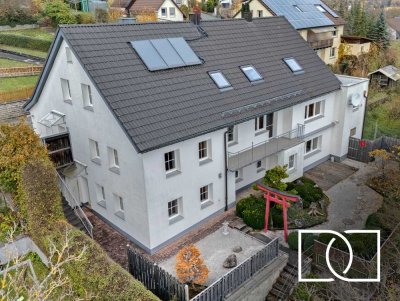 Panoramablick ins Tal! Modernisiertes Zweifamilienhaus mit ELW in ruhiger Lage