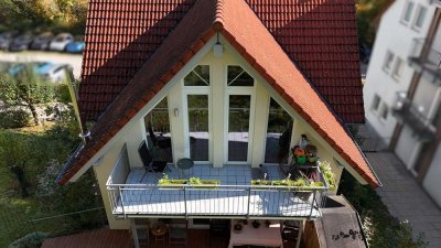 EINMALIGE DACHGESCHOSSWOHNUNG 
IN ZENTRUMSNAHER WOHNLAGE