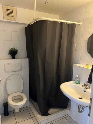 Bezugsfertige kleine Singlewohnung mit Einbauküche, Fahrstuhl und Flurreinigung