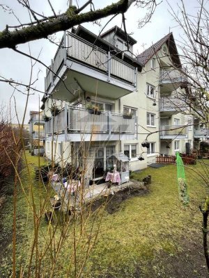 Vermietete 2-Raum-Eigentumswohnung mit Terrasse, Aufzug & PKW-Stellplatz in Rudolstadt.