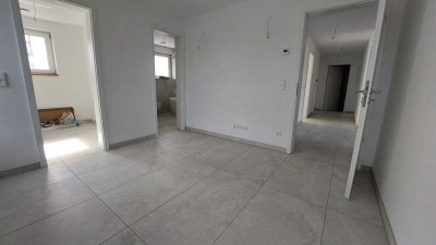 Erstbezug mit Balkon und Einbauküche: Stilvolle 4-Zimmer-Wohnung mit geh. Innenausstattung