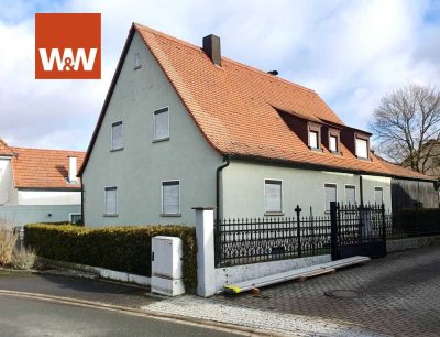 Gemütliches Einfamilienhaus mit großem Grundstück und Garage in ruhiger Lage, Waldbüttelbrunn