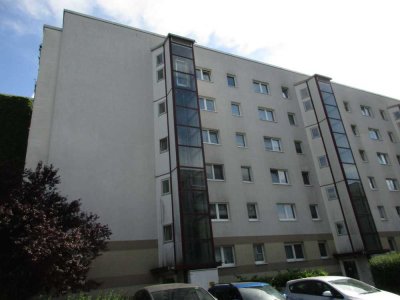 Hier haben Kind und Kegel Platz - Geräumige Wohnung mit Balkon und Wannenbad!