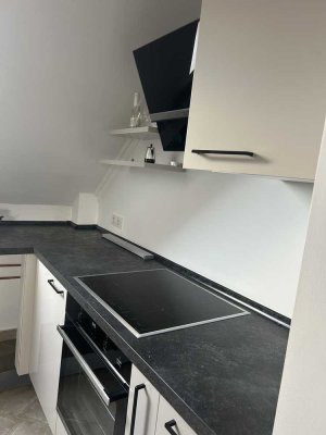 Helle 4-Zimmer-Dachgeschosswohnung zu vermieten – 650 € Kaltmiete
