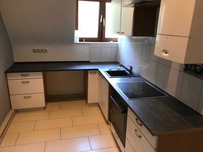 Freundliche 2-Zimmer-Dachgeschosswohnung mit Küche