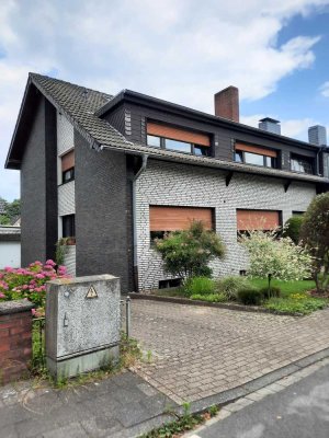IMMOKONZEPT-NIEDERRHEIN:  Sehr gepflegtes 3-Familienhaus--Saniert--gut vermietet--Schöne Lage usw...