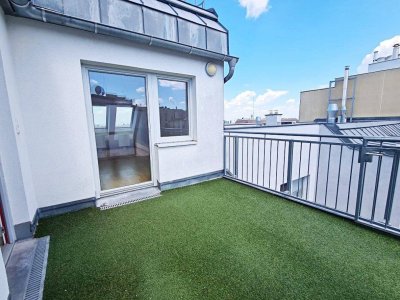 HARDTMUTHGASSE, FERNBLICK, 94 m2 Dachgeschoß mit 12 m2 Terrasse, Wohnküche, 3 Zimmer, Wannenbad, Parketten, WG-geeignet