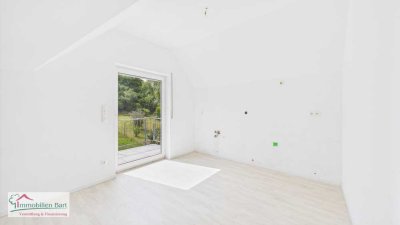 GRENZNÄHE: DG WOHNUNG IM 2 FAMILIENHAUS, BLICK INS GRÜNE, TOP LAGE!