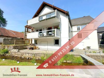 Einzigartiges, großes Einfamilienhaus mit Traumgarten und Bachlauf – 3 Balkone, Garage, Ausbaureserv