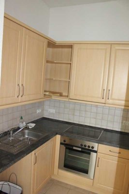 Geräumige 2 Zimmer-Wohnung mit Parkett, Duschbad und Einbauküche in der Schelfstadt zu mieten!