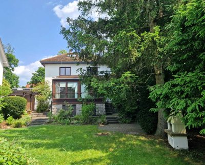 Charmantes Einfamilienhaus mit wunderschönem Grundstück und bester Infrastruktur