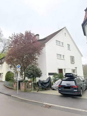 Wohntraum: Kernsanierte 4-Zimmer-Altbauwohnung