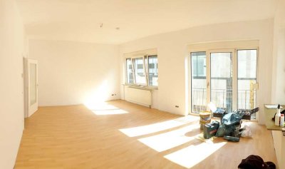 !!! RESERVIERT !!! Für WG geeignete renovierte 3-ZKB Wohnung mit Einbauküche