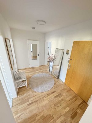 Helle 3 Zimmer Wohnung mit großem Balkon und Garage