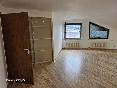 Neu renoviert! Charmante 2,5 Zimmer Wohnung im Zentrum von Leonberg!