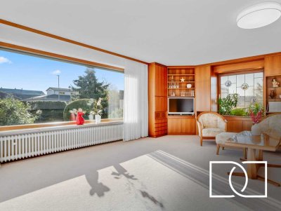 Sofort bezugsfertig! Stilvolles Einfamilienhaus mit Poolhaus und großem Garten in ruhiger Lage