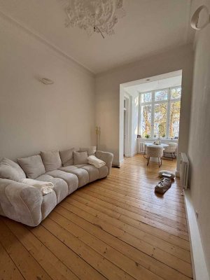 Charmante Altbauwohnung mit Balkon & Möbelübernahme - Soforteinzug möglich