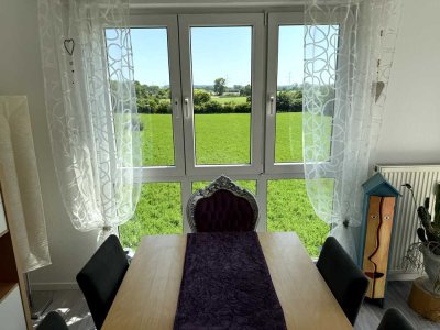 VON PRIVAT: Sonnige Maisonette-Whg. in unverbaubarer Feldrandlage