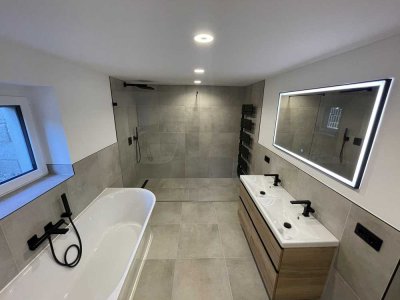 Hochwertige 3-Zimmer-Souterrain-Wohnung mit Terrasse, Garten und 2 Stellplätzen