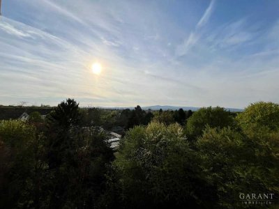 ***Wohnen mit Aussicht - 3 Zimmer - Balkon - TG - Aufzug***