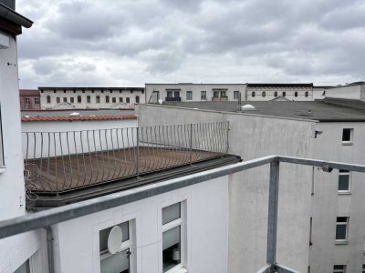 Helle 3-Zimmer Dachgeschosswohnung mit Dachterrasse sowie Dusche+Badewanne in MD-Stadtfeld Ost