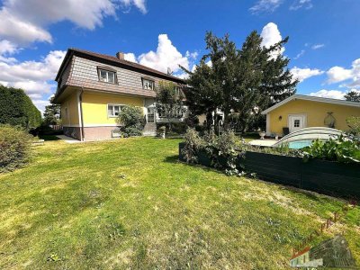 390 m² Familientraum inklusive 140 m² Wohnkeller und 30 m²Garage! Großer Garten mit Swimmingpool! Sauna im Nebengebäude!