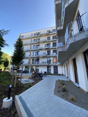 Erstbezug mit Balkon und Einbauküche: Stilvolle 4-Zimmer-Wohnung mit geh. Innenausstattung