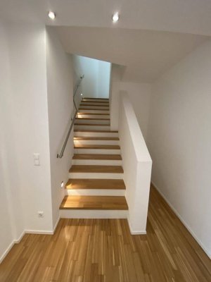 Exklusive Dachgeschoß - Maisonette mit Terrasse in zentraler Lage im 18. Bezirk