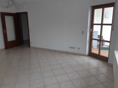 Helle 2-Zimmer-Wohnung mit Balkon in Unterschleißheim