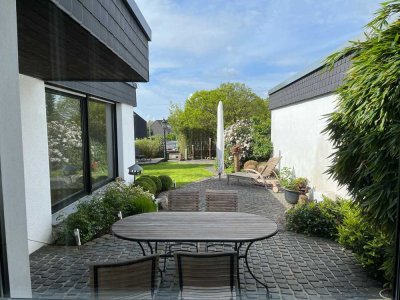 Lichtdurchfluteter Bungalow mit moderner Innenausstattung und Garten in Mettmann-Süd