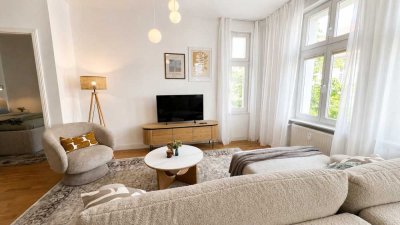 Ready-to-Live: Stilvolle 2-Zimmer-Altbau-Wohnung am Schillerpark | All-inclusive