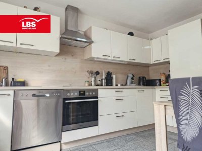 Charmantes Reihenmittelhaus mit Wintergarten und großer Garage