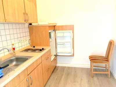 neu renovierte 2 Zimmer Wohnung * Einbauküche *  Garage