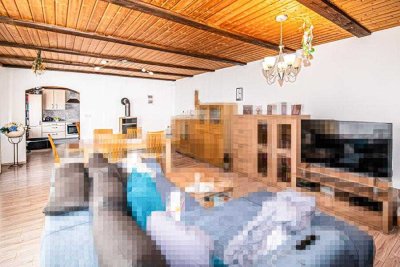 Stilvolles und gepflegtes Wohnung mit vier Zimmern und EBK in Bernhardswald