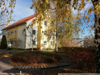 geräumige & helle 2-Raumwohnung mit Balkon & Stellplatz in ruhiger Lage