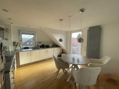 Helle Dachgeschosswohnung mit Wohnküche und Balkon