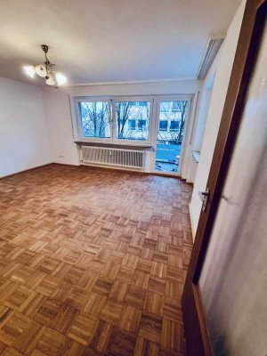 Modernisierte 1-Zimmer-Wohnung mit Balkon und Einbauküche und Tiefgaragenstellplatz