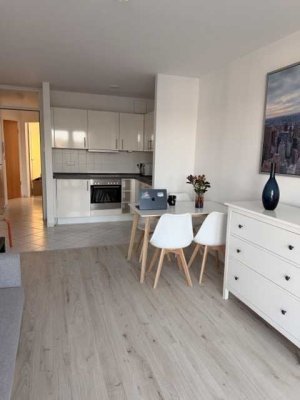TOP LAGE // Helle 2-Zimmer Penthouse-Wohnung im 7. OG mit Balkon in Berlin-Mitte