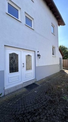Erstbezug nach Renovierung -  EG-Wohnung mit Kamin, Terrasse und Garten