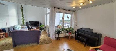 Ansprechende 3-Zimmer-Penthousewohnung mit zwei Balkonen und EBK in Wörth