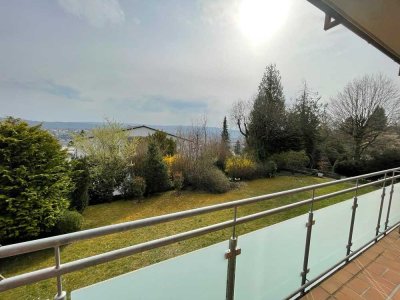 Tolle 5-Zimmer-Wohnung mit hochwertiger Einbauküche, Balkon und traumhafter Aussicht!