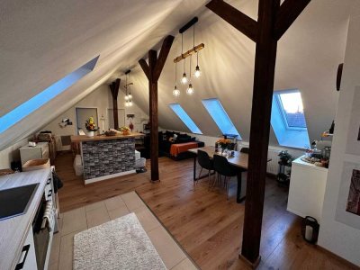 KFW55 Dachgeschosswohnung mit EBK: helle 2-Zimmer-Dachgeschosswohnung mit Blick über Augsb
