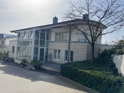 Luxuriöse Penthouse-Wohnung mit Blick auf die Ruhr, fußläufig zur Innenstadt von Essen Kettwig